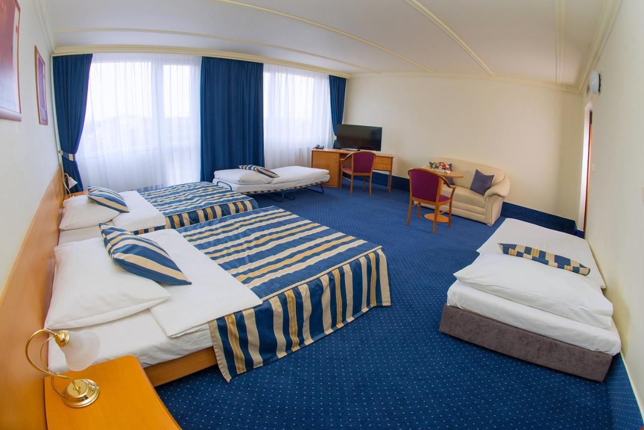 TOP HOTEL Praha 4*