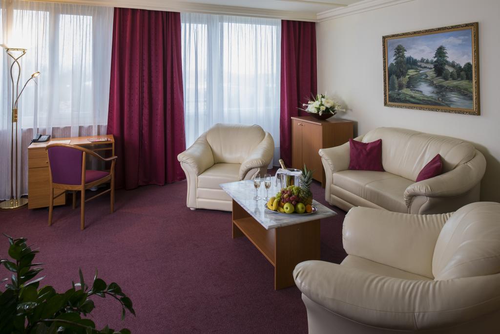 TOP HOTEL Praha 4*